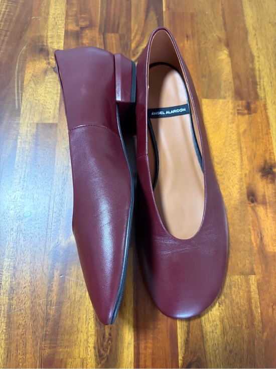 Ángel Alarcon Shoes - NWT. Burgundy genuine Leather Ballet stylish Flats . Relaxed feet.